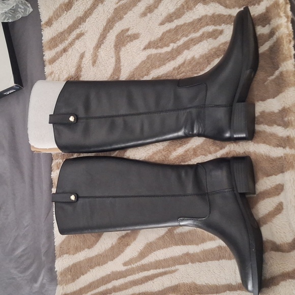 Boots - Picture 3 of 5